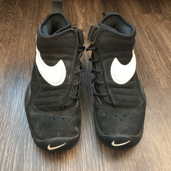 Nike Shake Ndestrukt Black& White Sneakers - Picture 2 of 9